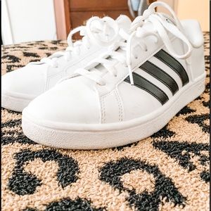 Women’s Adidas Sneakers, sz 8.5